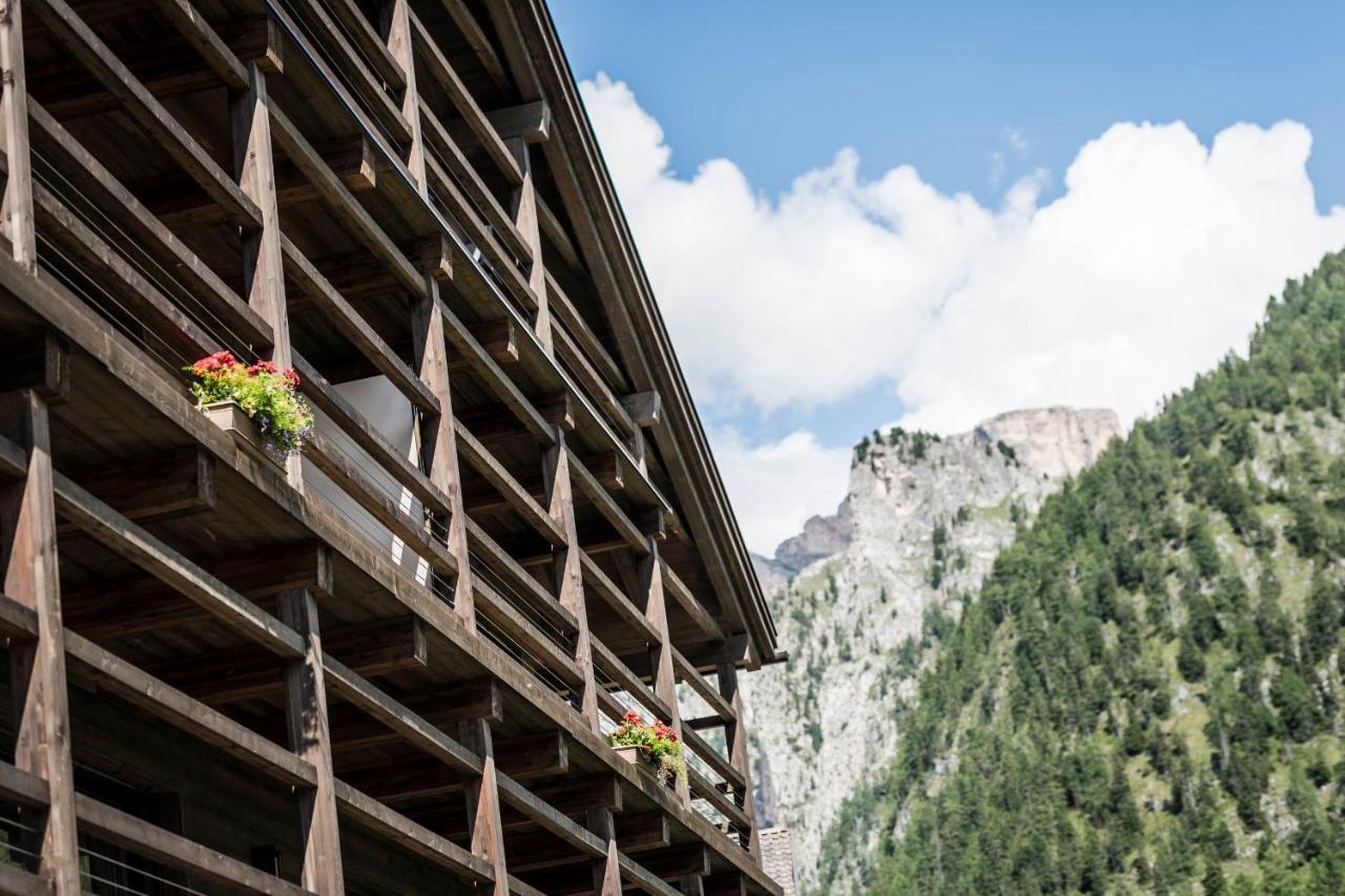 Cadepunt The Dolomites Lodge Сельва-ді-Валь-Гардена Екстер'єр фото